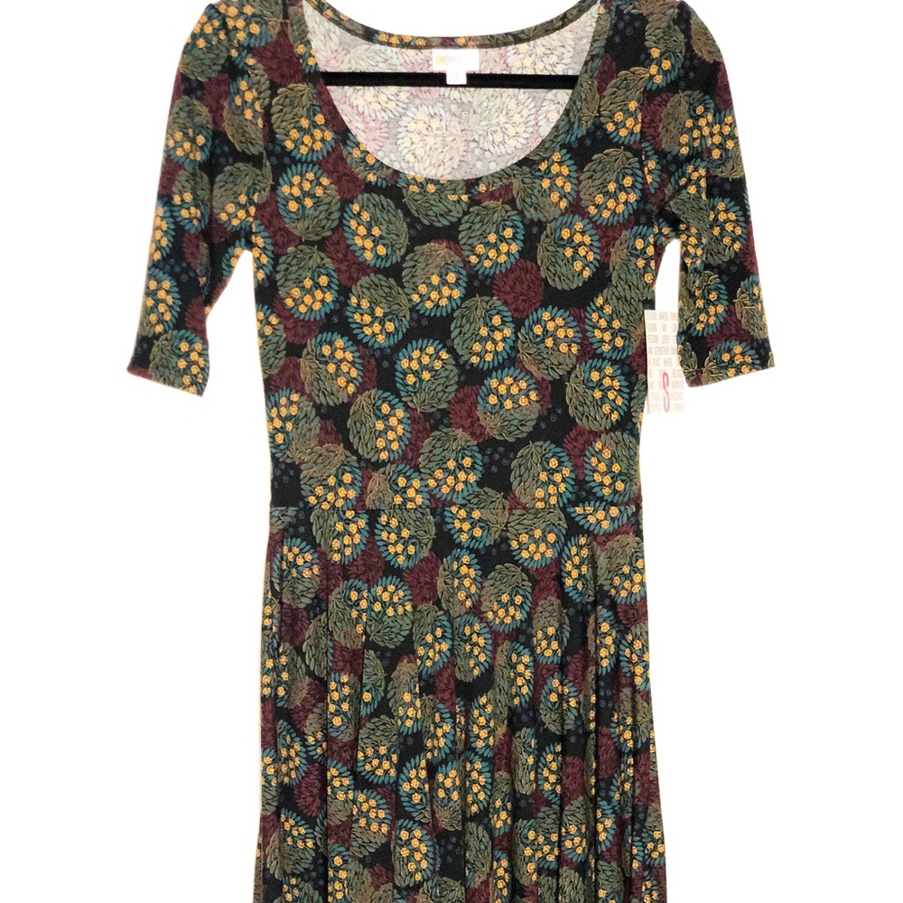LuLaRoe Nicole Dress NWT
2nd Pic Size Chart